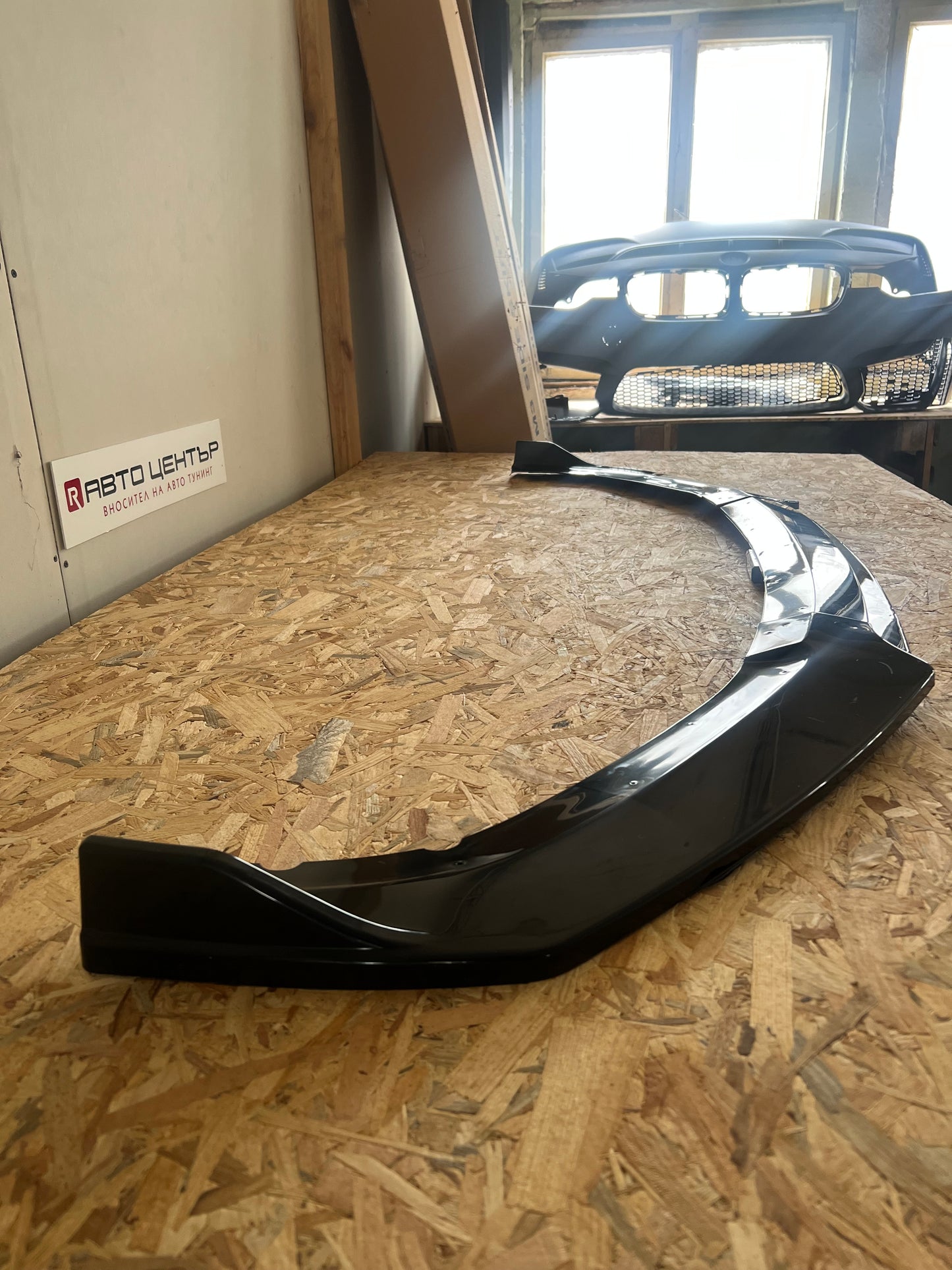 SPOILER FAȚĂ UNIVERSAL PIANO BLACK LACQUER