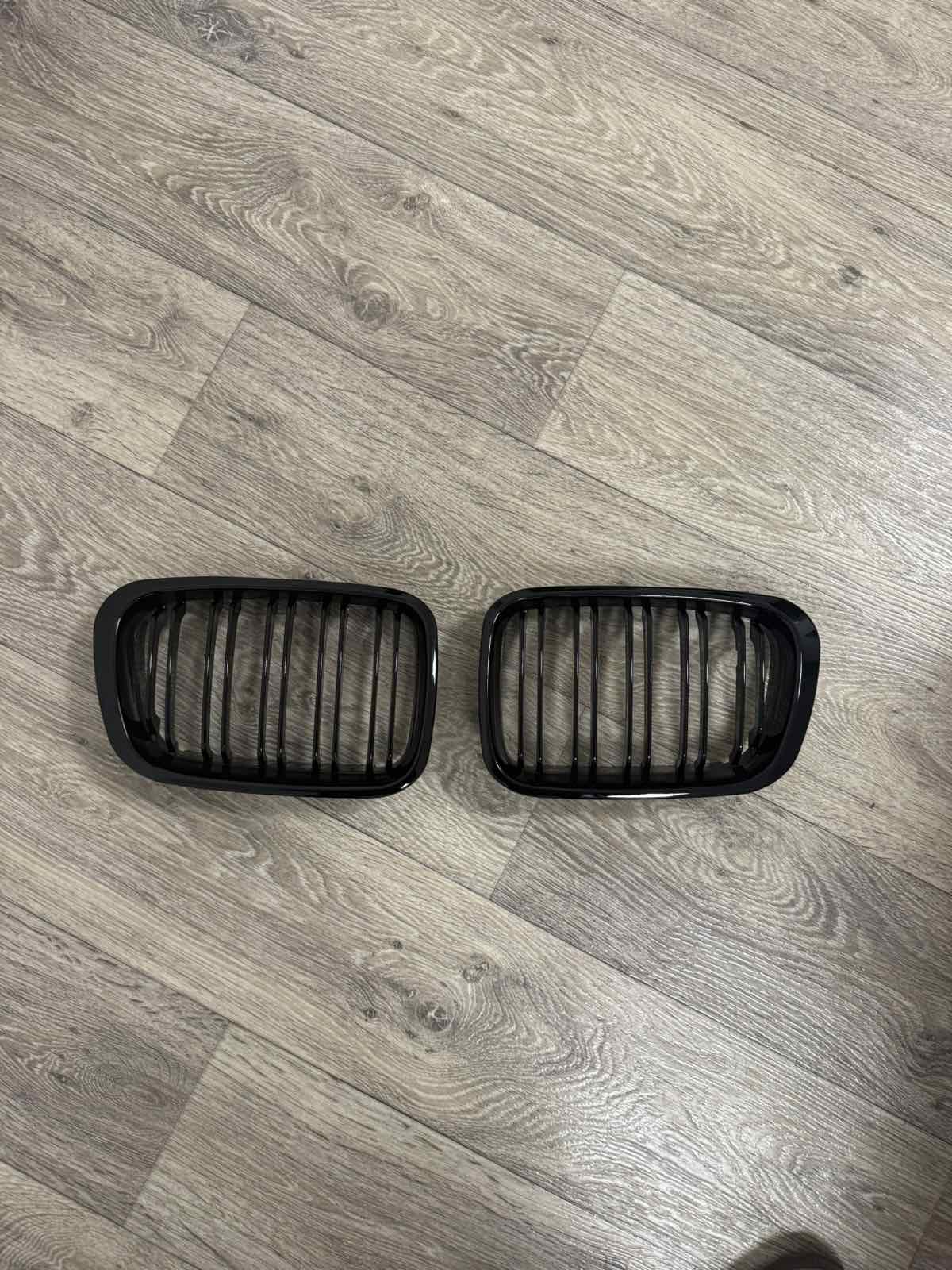 VOPSEA NEAGRĂ PANO PENTRU BMW 3 E46 SEDAN/COMBI 1998-2001 M KIDNEYS PENTRU BMW 3 E46 SEDAN/COMBI 1998-2001