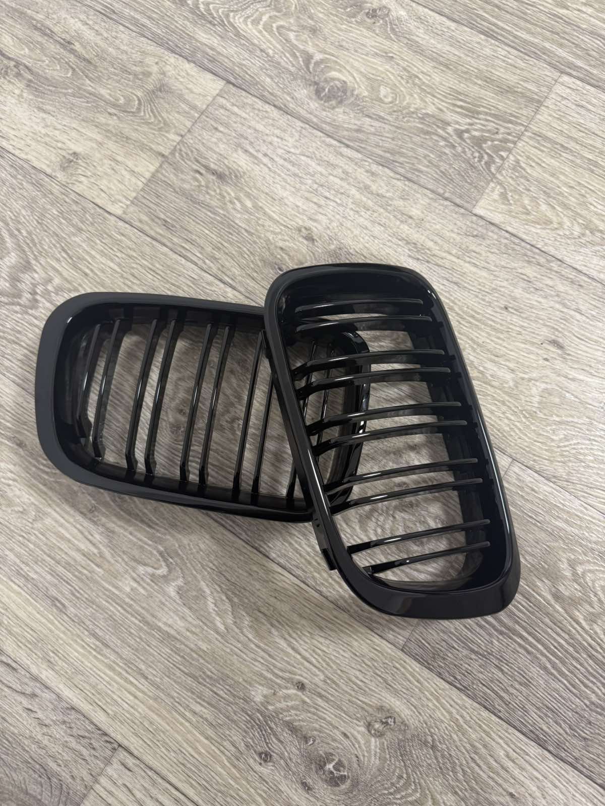 VOPSEA NEAGRĂ PANO PENTRU BMW 3 E46 SEDAN/COMBI 1998-2001 M KIDNEYS PENTRU BMW 3 E46 SEDAN/COMBI 1998-2001