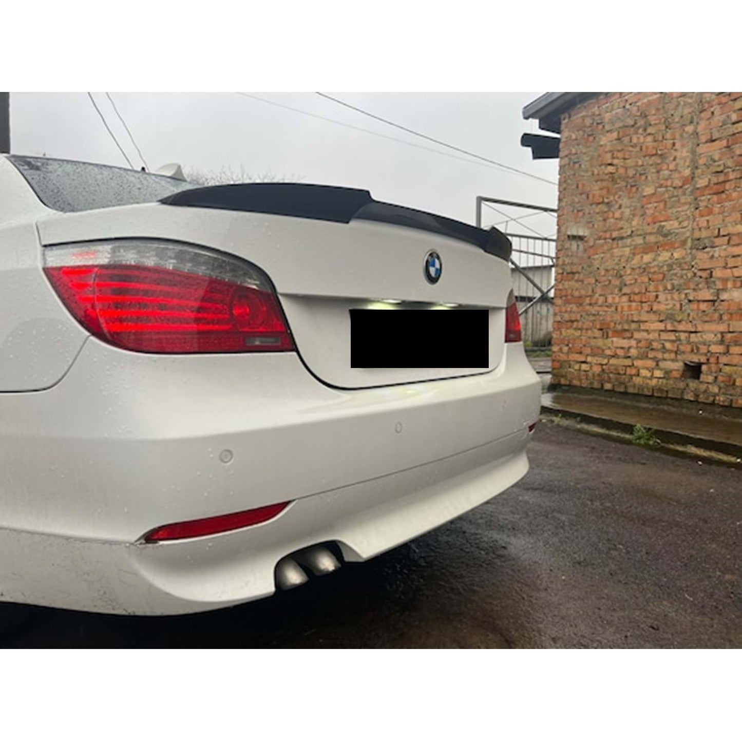 Заден М4 стил спойлер за BMW E60 черен пиано лак