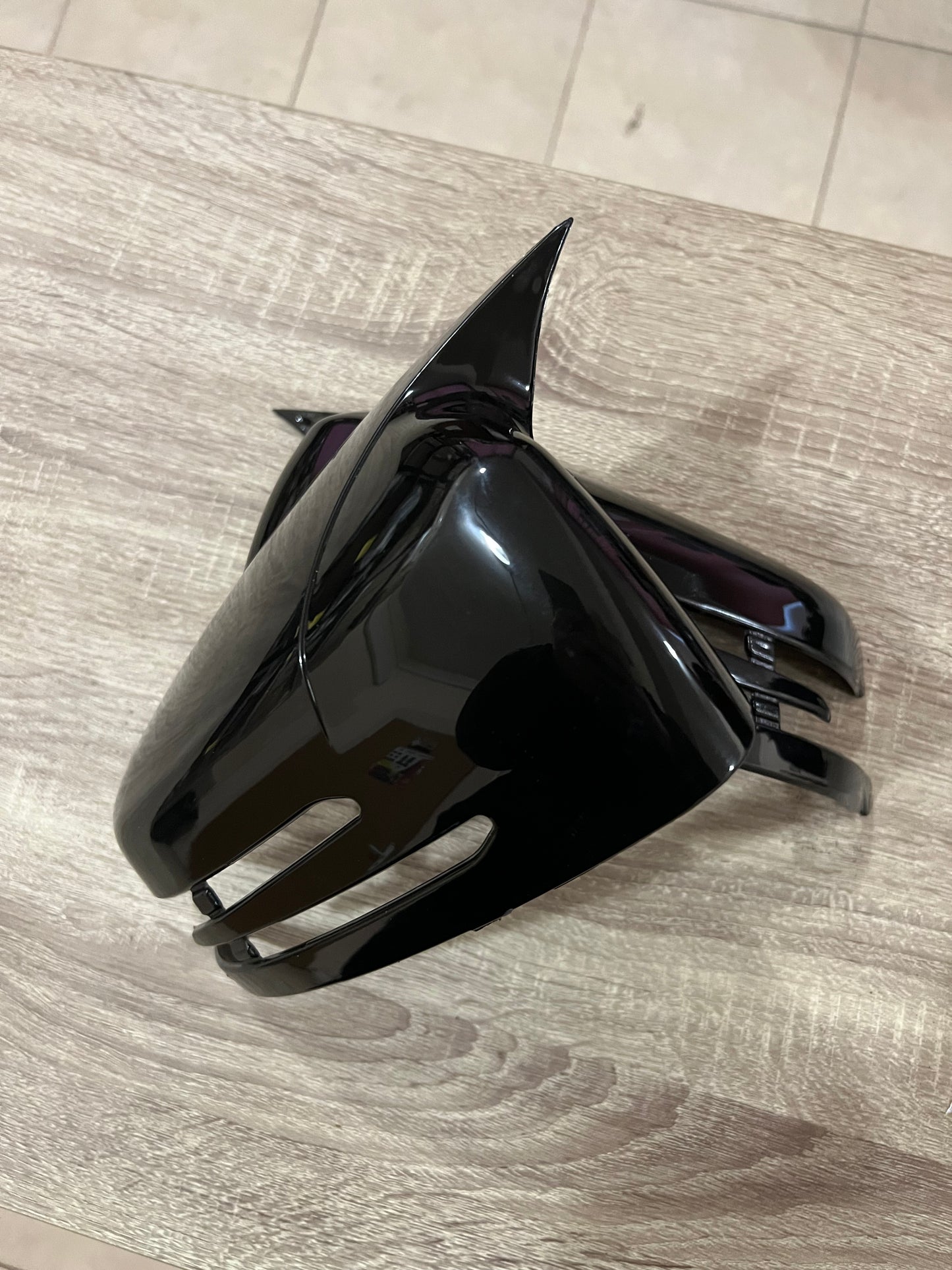 Capace oglinzi design BATMAN pentru Mercedes Clasa E W212 2009-2016 - lac negru piano