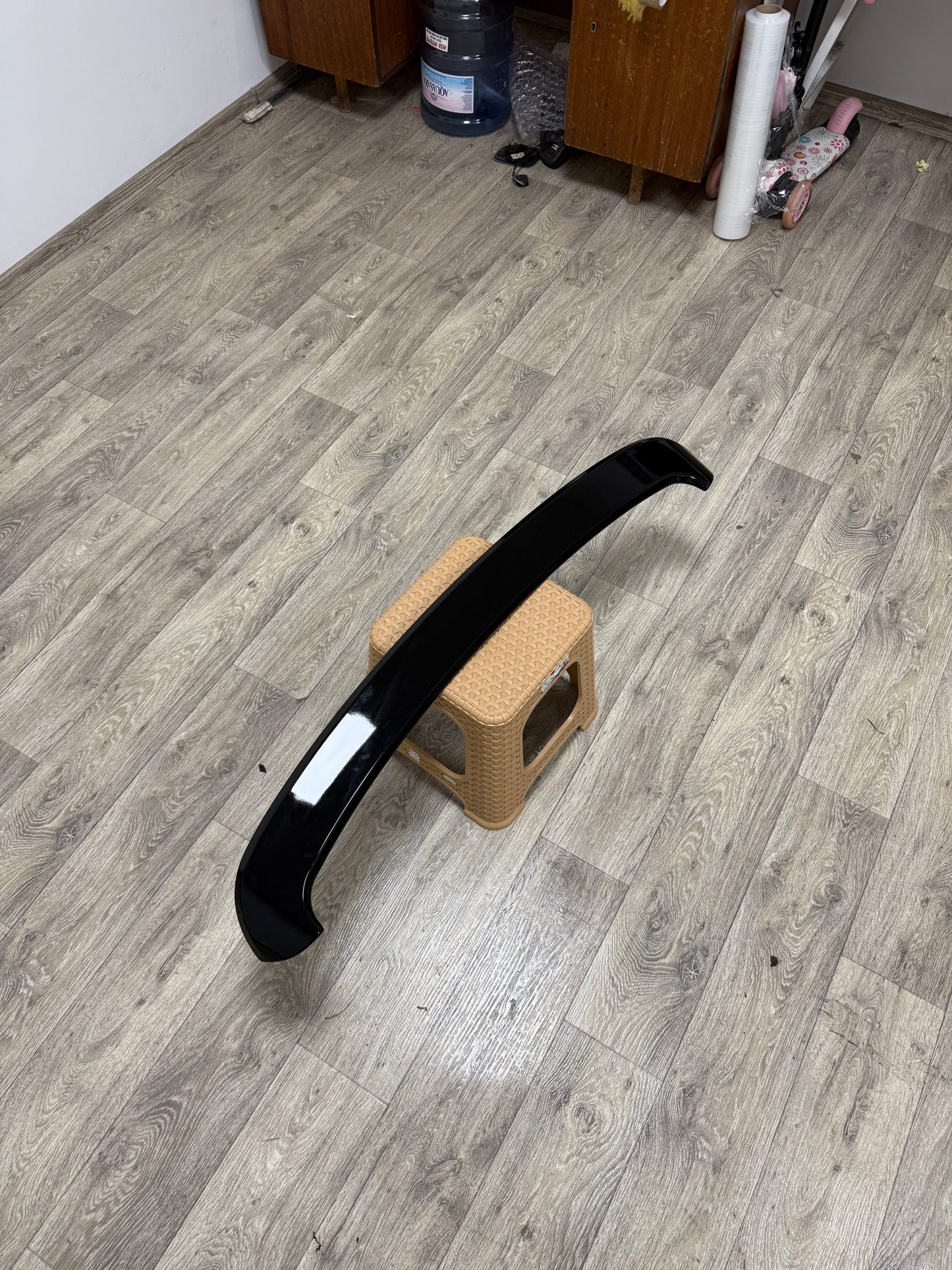 Eleron spate pentru Volkswagen Golf 5, lac negru piano