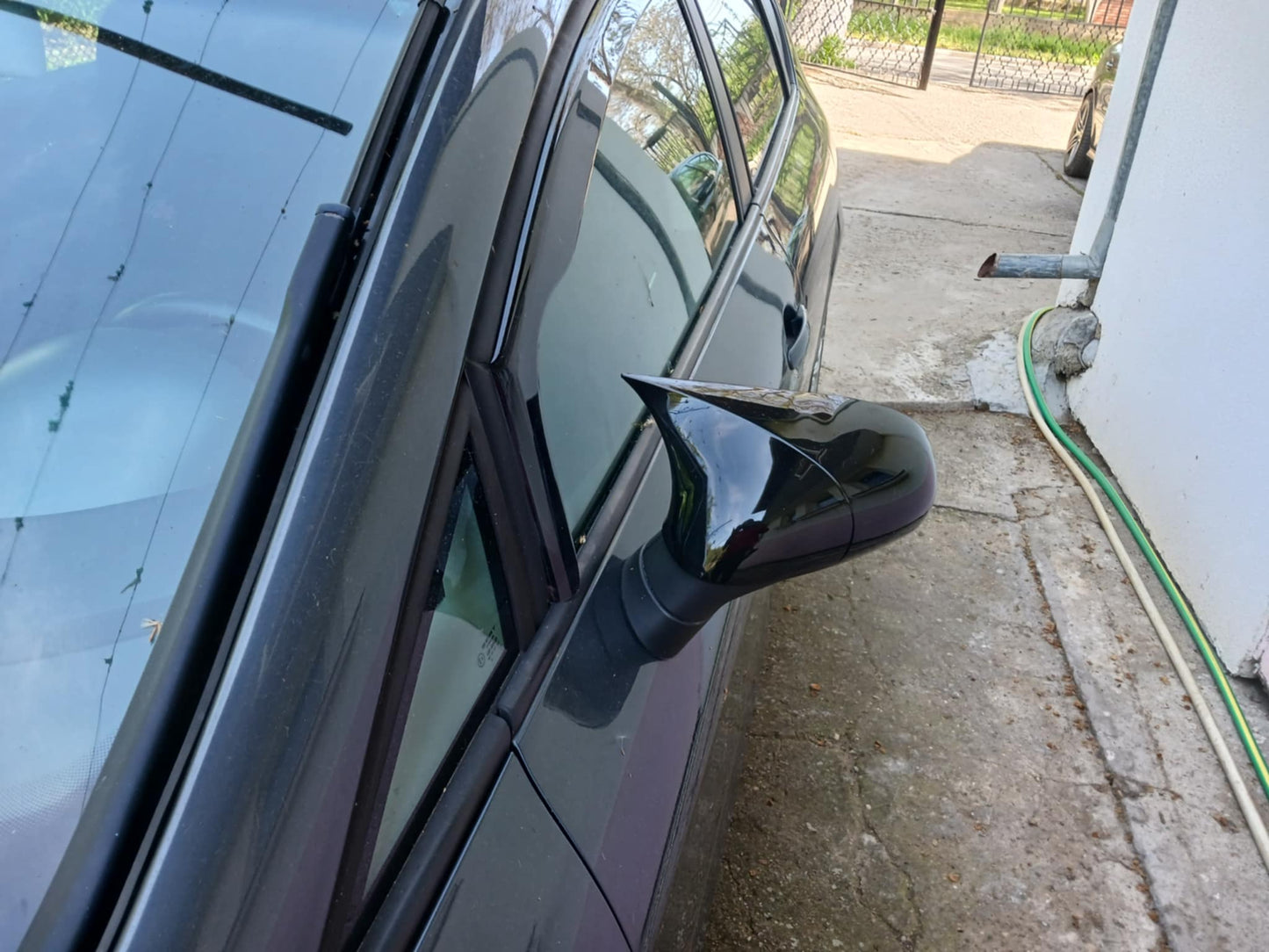 Huse oglindă design BATMAN pentru SEAT LEON 2005-2008 - lac negru piano