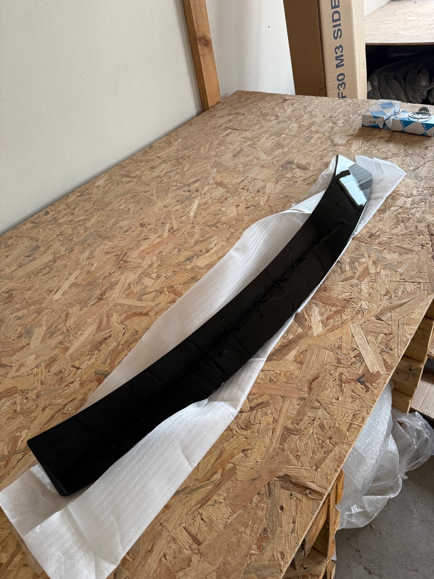 Eleron spate pentru Mercedes Clasa C W204 lac negru piano