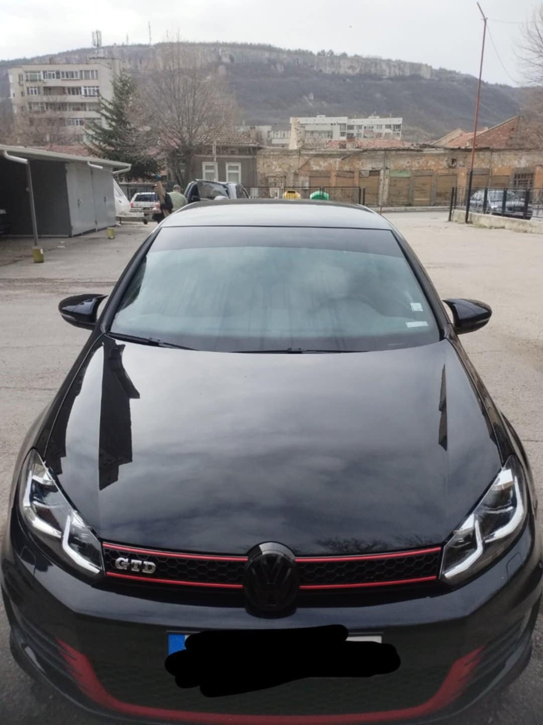 Капаци за огледала БАТМАН дизайн за VW GOLF 6 - черен пиано лак