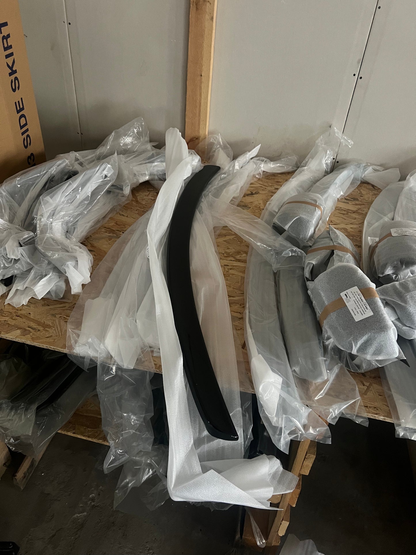 ЗАДЕН СПОЙЛЕР ЗА MERCEDES CLS W219 2005-2010